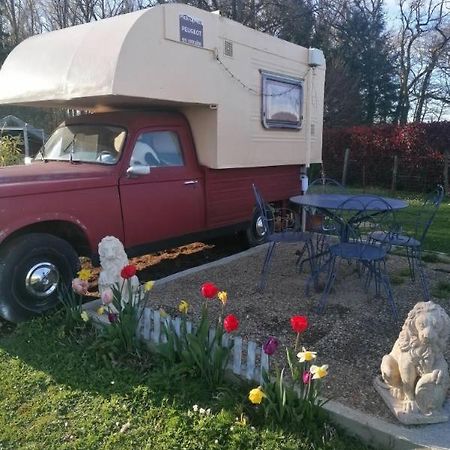 Hotel Le Pick Up 403 Vintage à Oradour-sur-Glane Extérieur photo