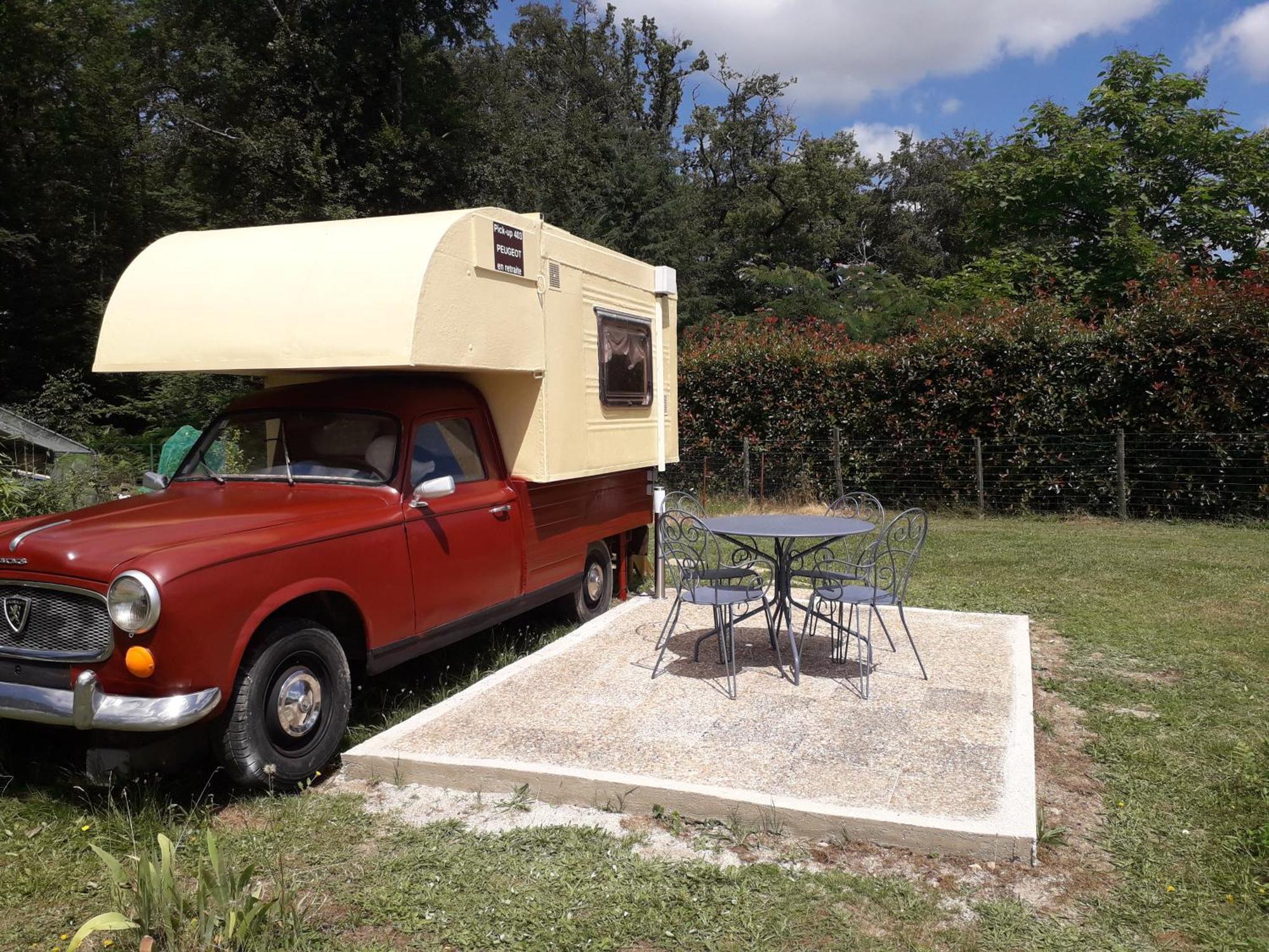 Hotel Le Pick Up 403 Vintage à Oradour-sur-Glane Extérieur photo