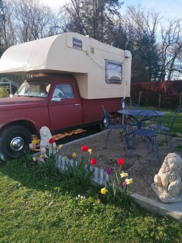 Hotel Le Pick Up 403 Vintage à Oradour-sur-Glane Extérieur photo