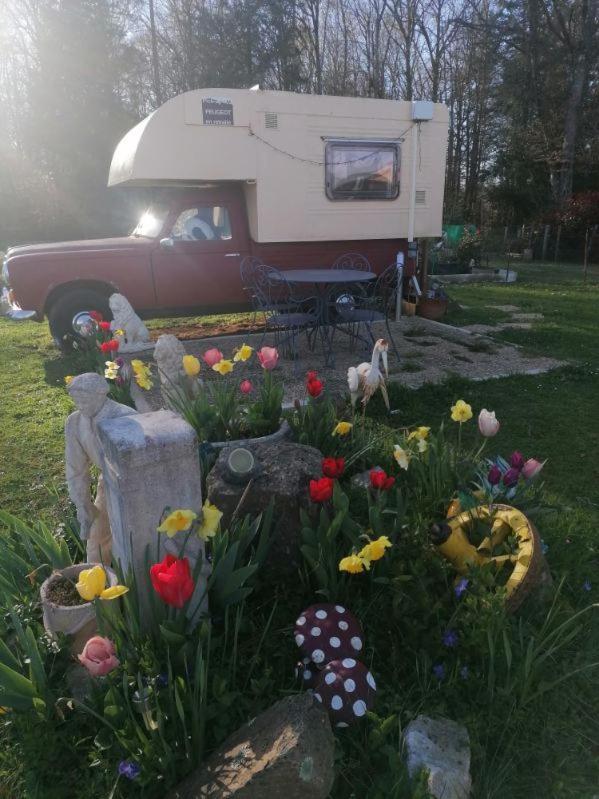 Hotel Le Pick Up 403 Vintage à Oradour-sur-Glane Extérieur photo
